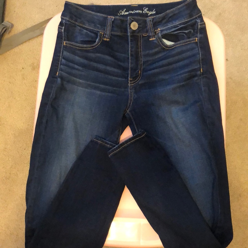 AMERICAN EAGLE jeggings, size 4. Dark wash.
